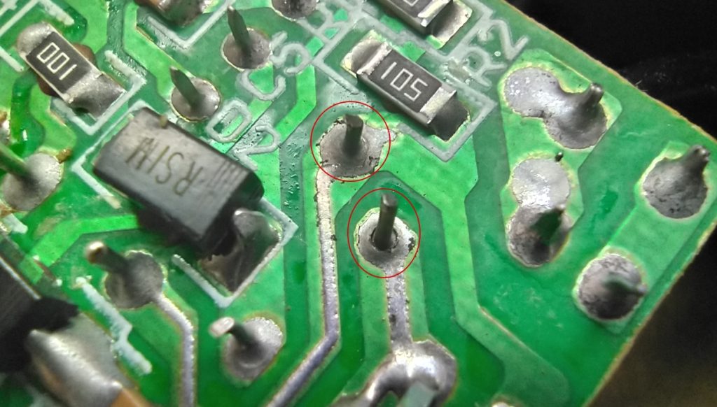 Кольцевые трещины на контактах конденсатора Samsung GB4943-2001