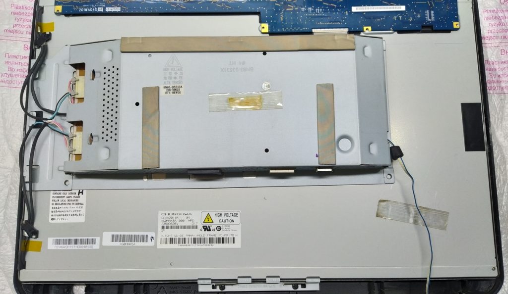 Samsung 2032BW разобран на ремонте