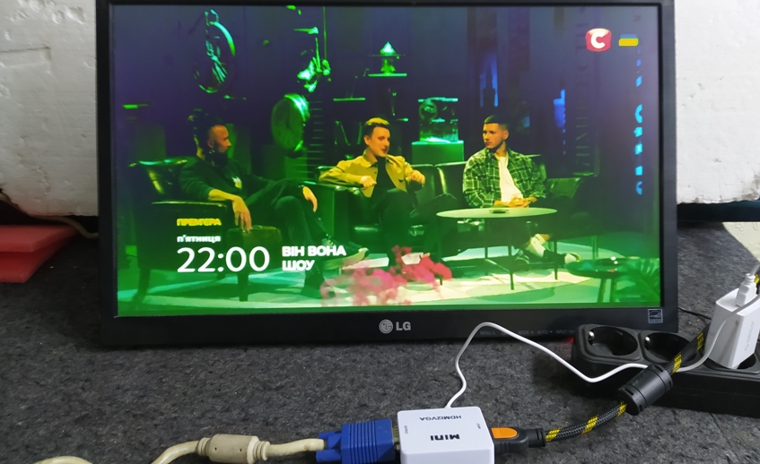 Монитор LG E2242C не включается