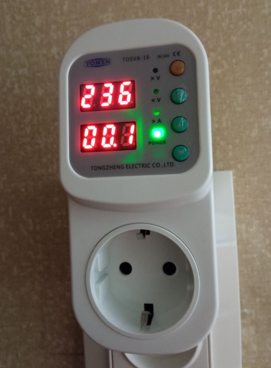 Розеточное реле напряжения TOSVA-16 в работе